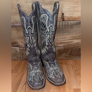 Corral women’s wing & cross cowboy boots